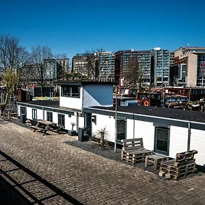 Houseboat Bed & Breakfast